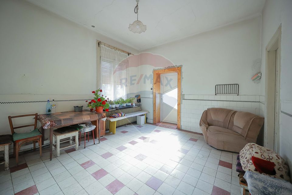 Casă Evreiască de Vânzare, Singur în Curte în zona Ultracentral