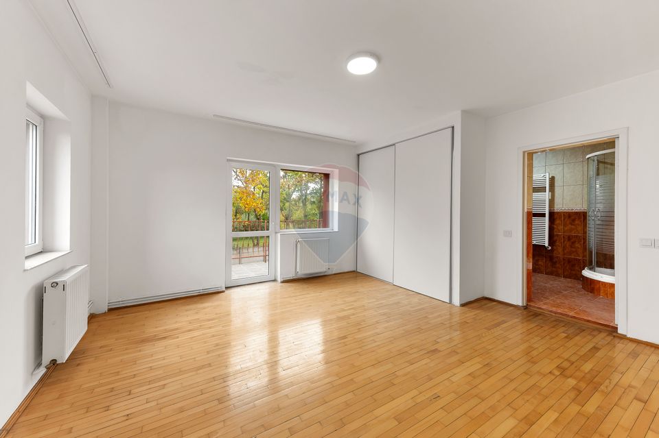 DE VANZARE  Vilă cu 14 camere PIPERA/VOLUNTARI/ROND OMV