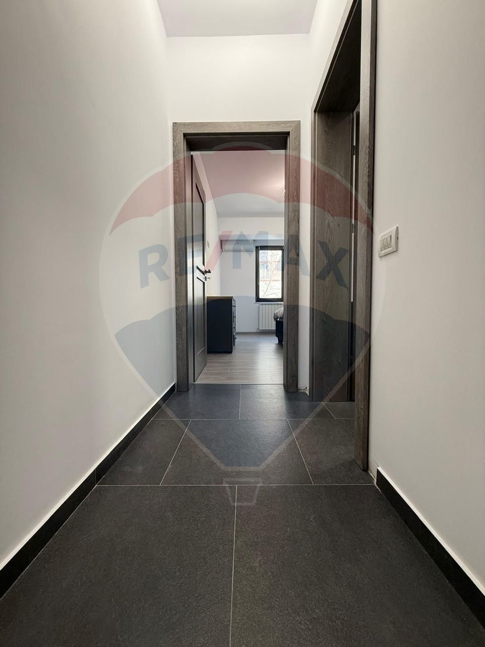 Apartament cu 2 camere de închiriat în zona Faleza Nord