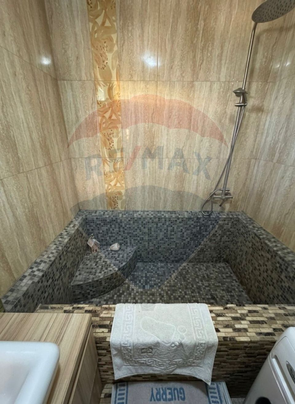 Casă / Vilă cu 5 camere de vânzare în zona Dorobantul