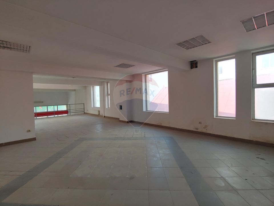 330sq.m Commercial Space for sale, Obcini area