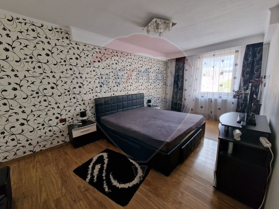 Apartament cu 4 camere de închiriat - Central