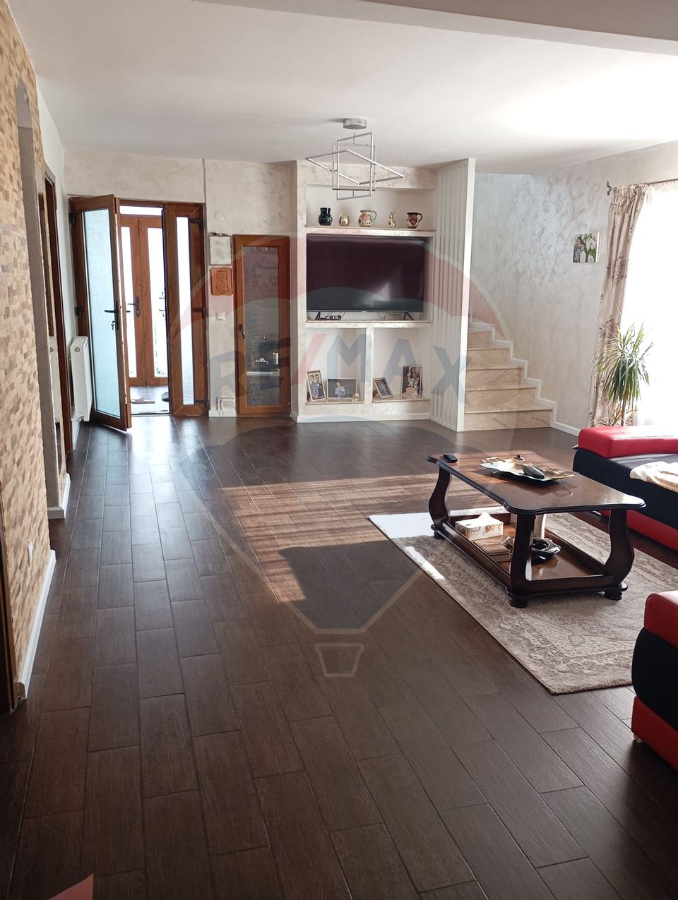 Casă / Vilă cu 7 camere de vânzare