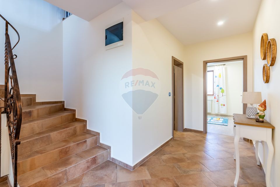 Vilă P+E+M cu 4 camere, 294 mp, Berceni/Ilfov