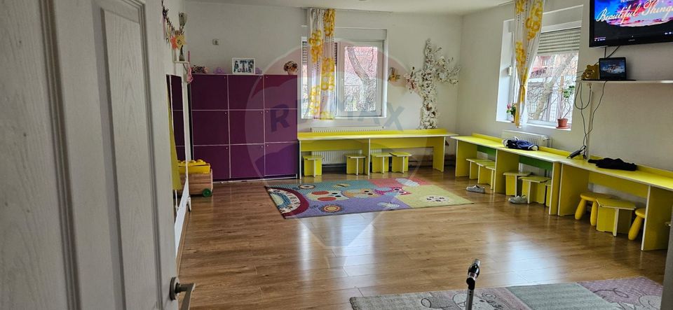 Casă / Vilă cu 6 camere de vânzare în zona Ozana-Pallady