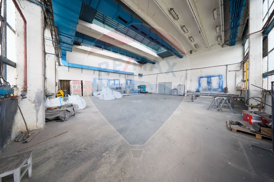 Hala 2.700 mp + birouri 800 mp + teren 1.400 mp AEROPORT BRASOV