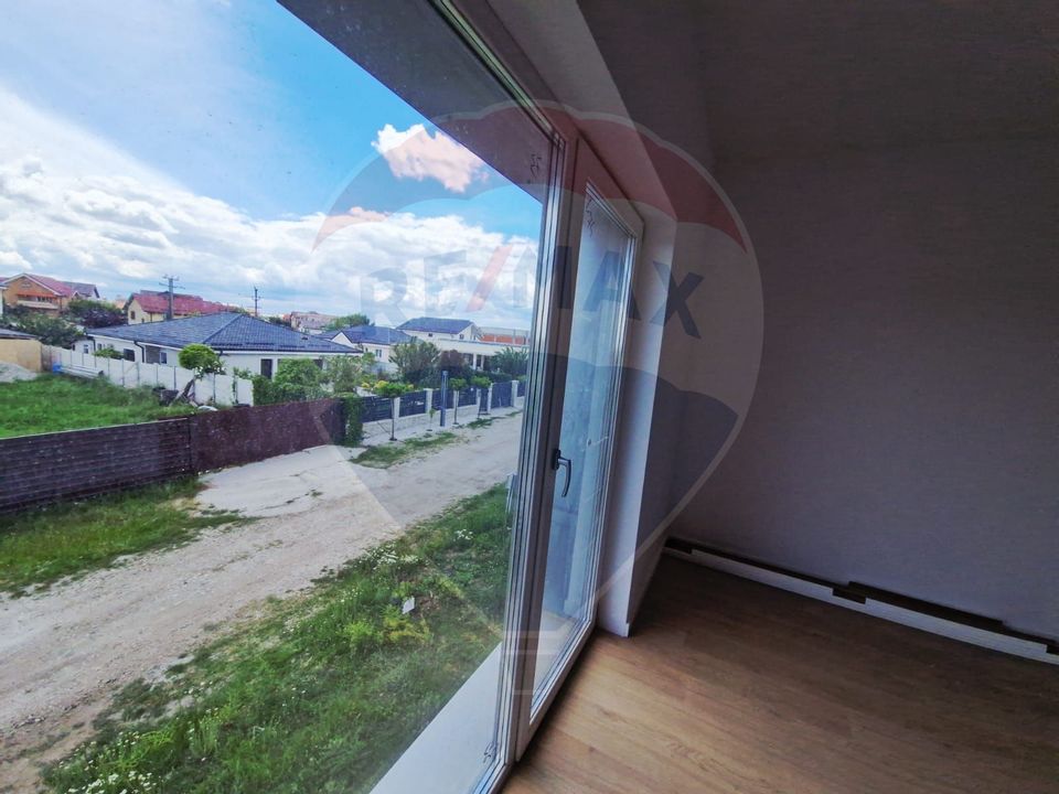 Casă / Vilă - 132,5 mp  , teren - 264 mp  / zona Cârcea