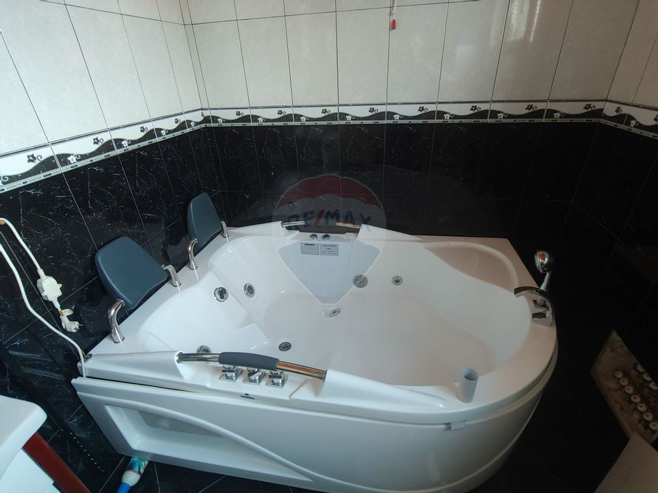 Casă / Vilă de lux cu 5 camere de vânzare în Vadu Moldovei, Suceava