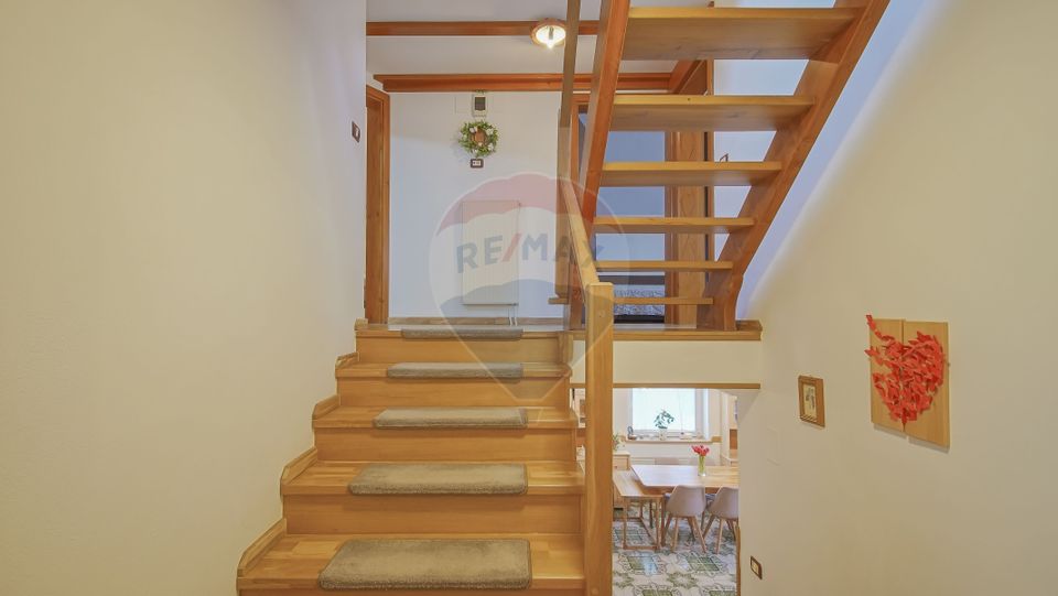 Vilă cu 6 camere de vânzare în zona Primaverii, Râșnov - Comision 0