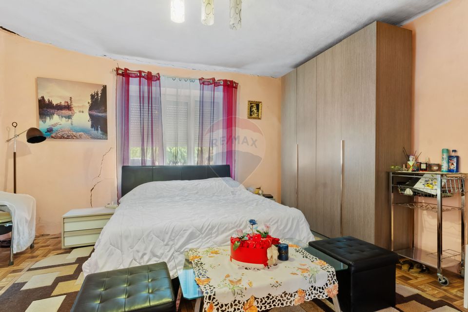 Casă de vânzare cu 5 camere- Nădab, oraș Chișineu-Criș, județul Arad.