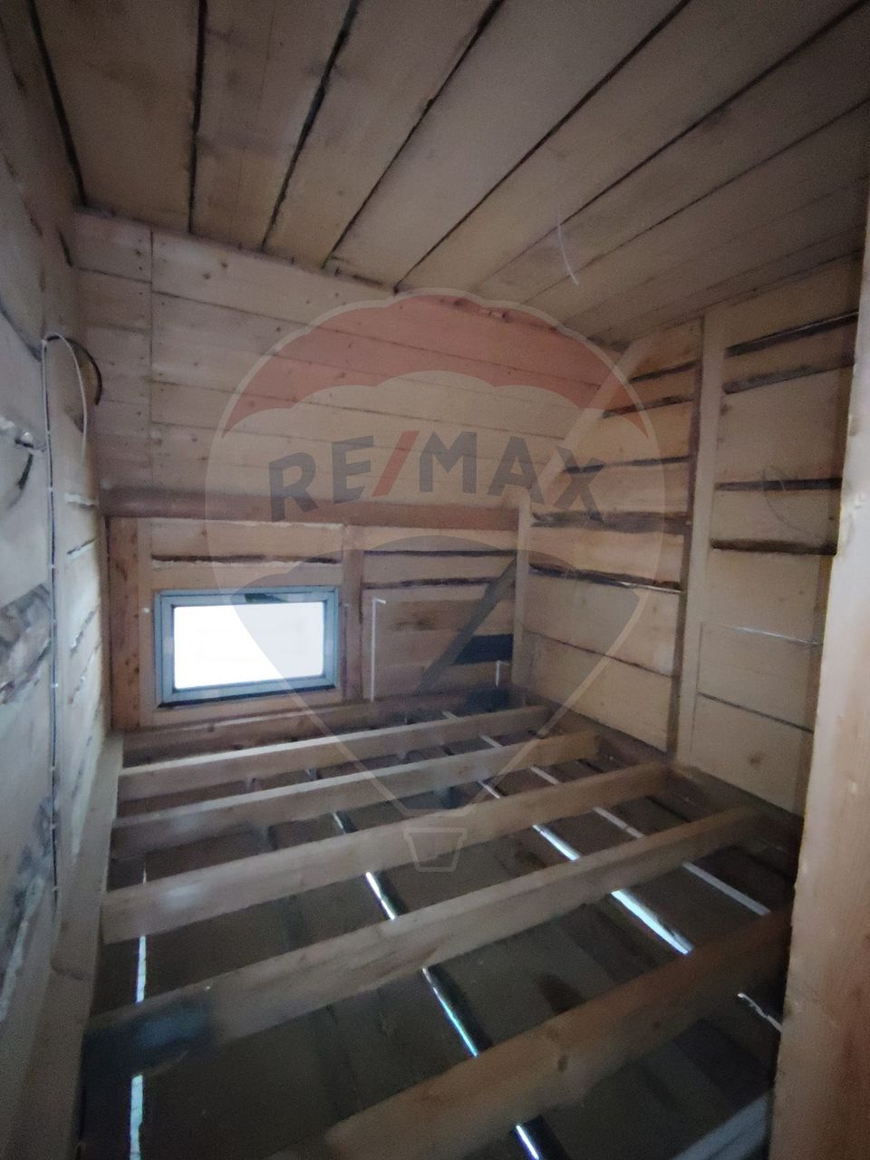 Casă / Vilă cu 8 camere de vânzare