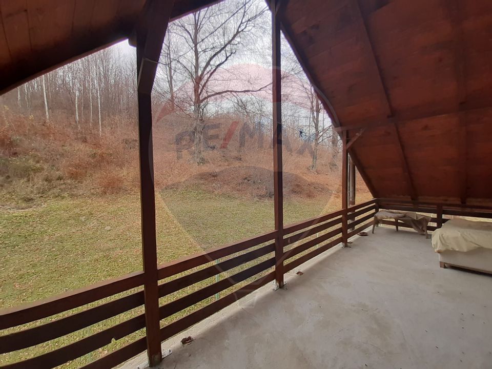 Casă / Vilă cu 7 camere de vânzare în zona Bran-Tohanita