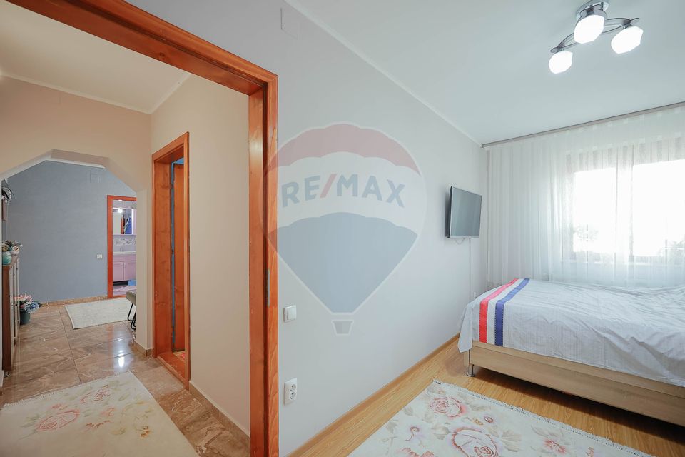 De vânzare Apartament cu 4 camere, lângă Podul Centenarului