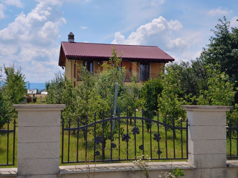 Casă / Vilă de lux cu 5 camere de vânzare în Vadu Moldovei, Suceava