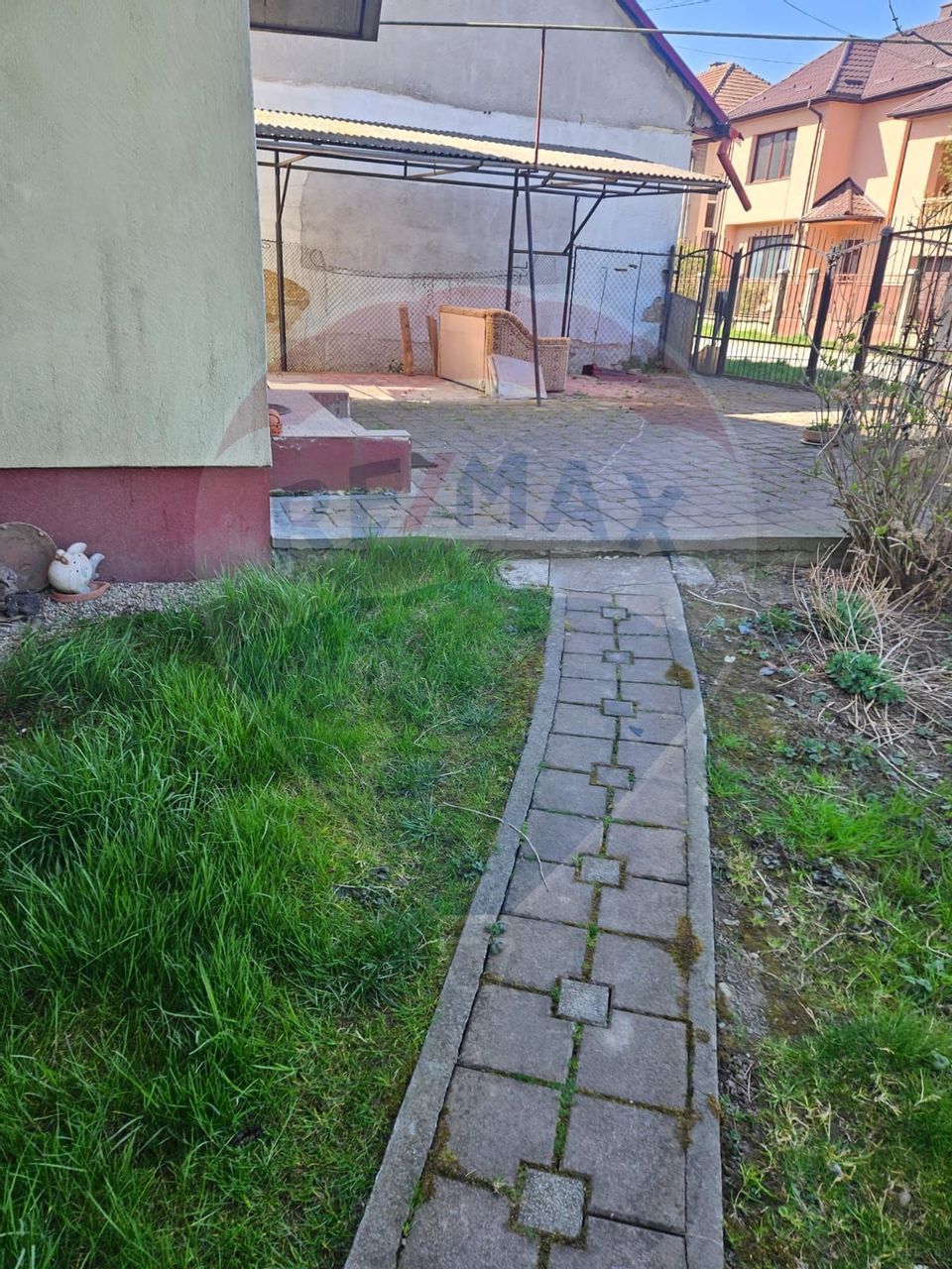 Casă / Vilă 5 camere, curte amenajată, mutare imediata