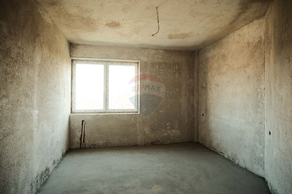 De vanzare bloc la gri format din 9 apartamente