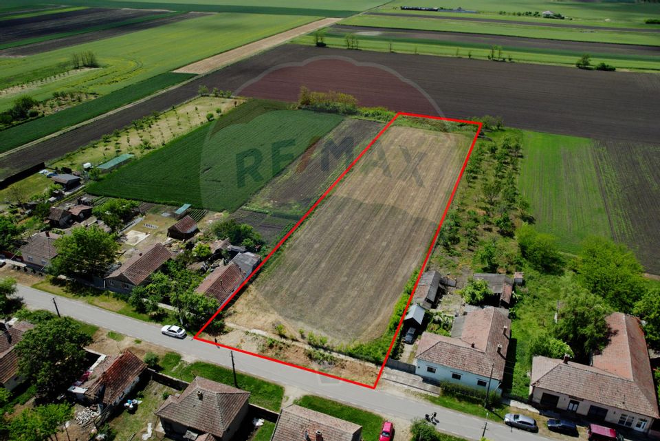 Teren intravilan 5,018mp Variasu Mare - 15 km de Arad/ str. Principală
