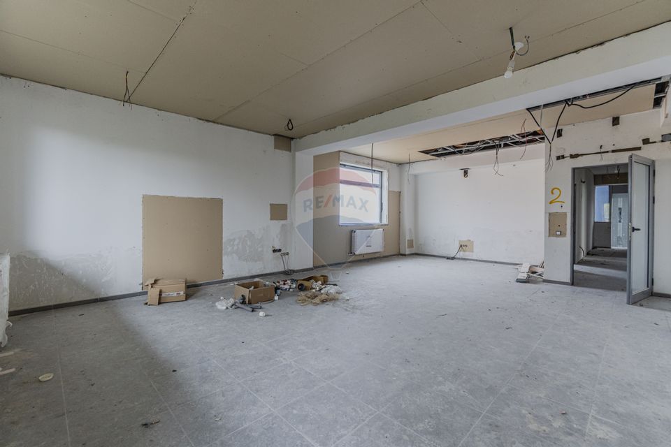 Cladire de 902 mp utili de vânzare, zona Grivitei - DN 13, COMISION 0