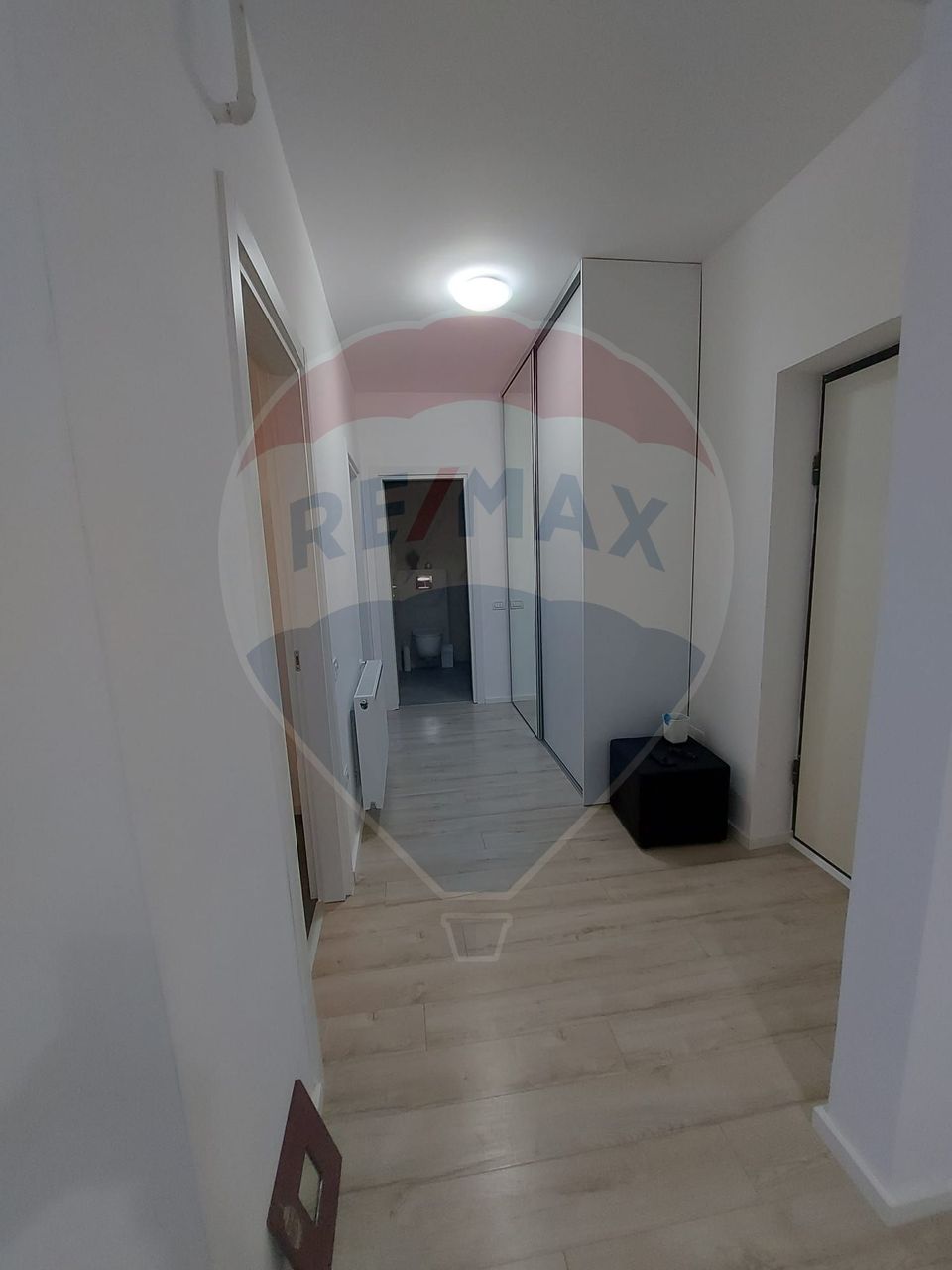 Apartament cu 2 camere de închiriat cu loc parcare în zona Trapezului