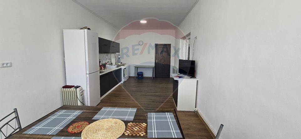 8 room House / Villa for sale