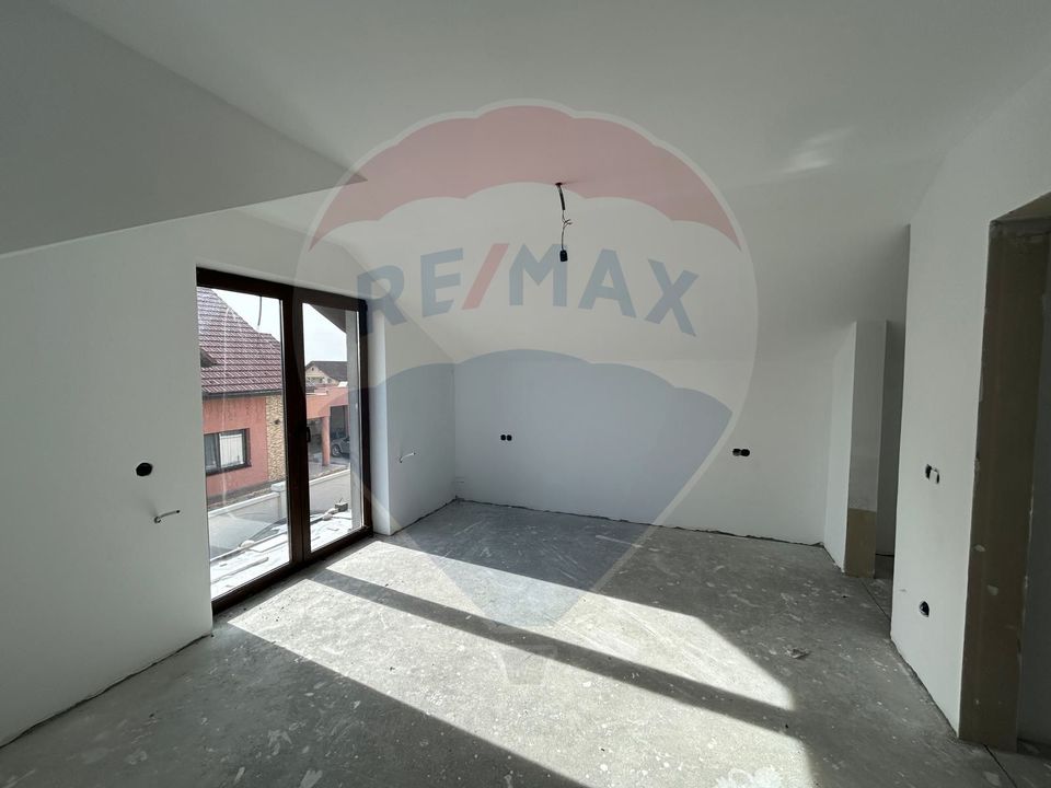 5 room House / Villa for sale, Est area