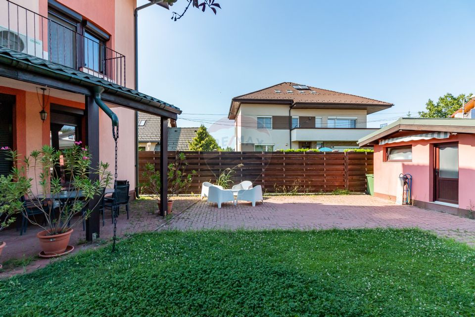 House / Villa 6 bedrooms, Otopeni, in the central area
