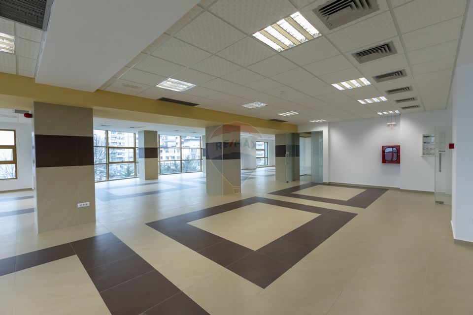 Prime Central Building in Bacău – Perfect for Corporate Offices
