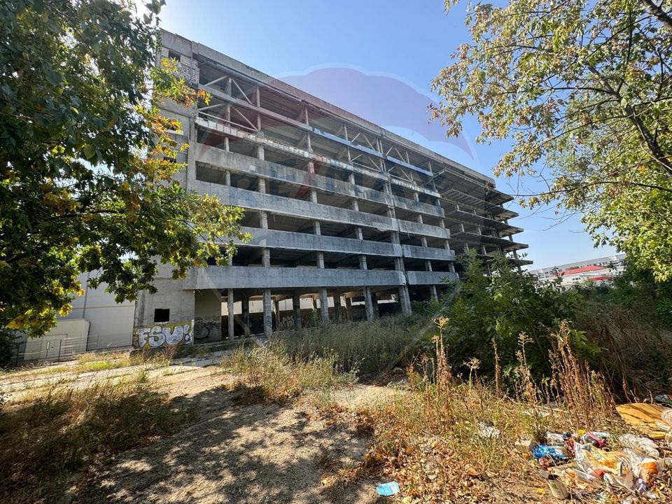 Land with building authorisation in the Metallurgiei area