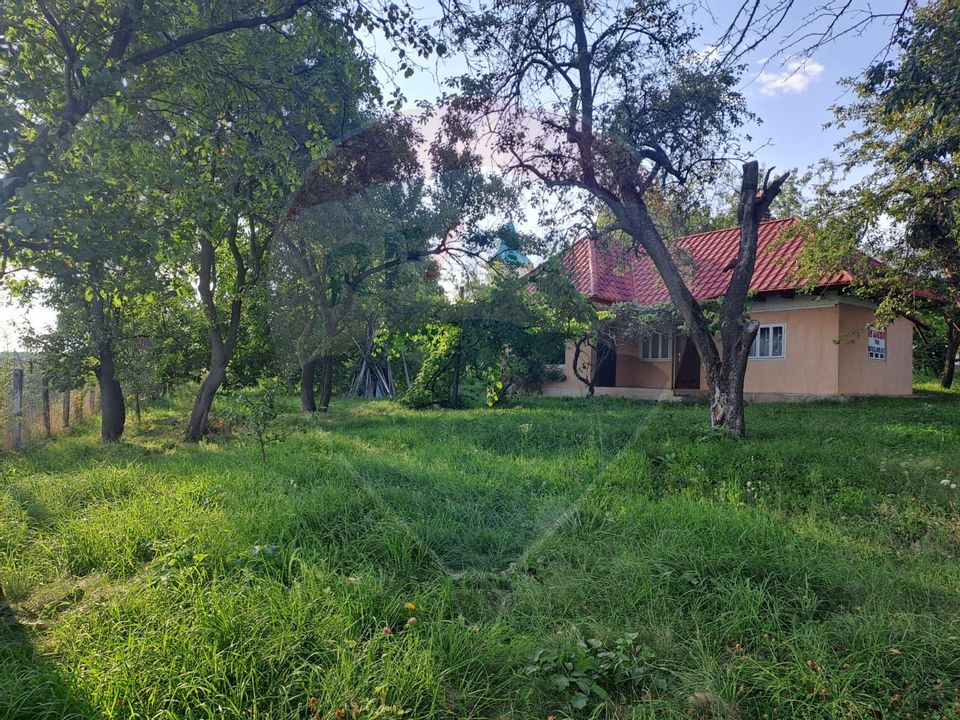 Casă de vânzare, 3 camere, langa manastirea Runc