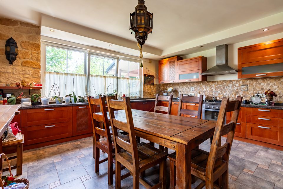 8 room House / Villa for sale