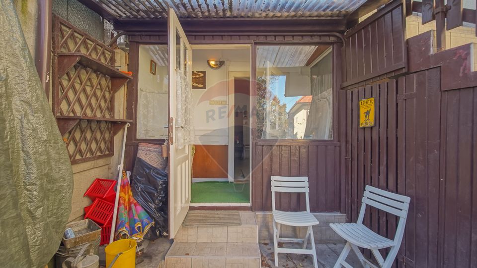 REZERVATA! Vilă individuală cu terasă, curte și două garaje