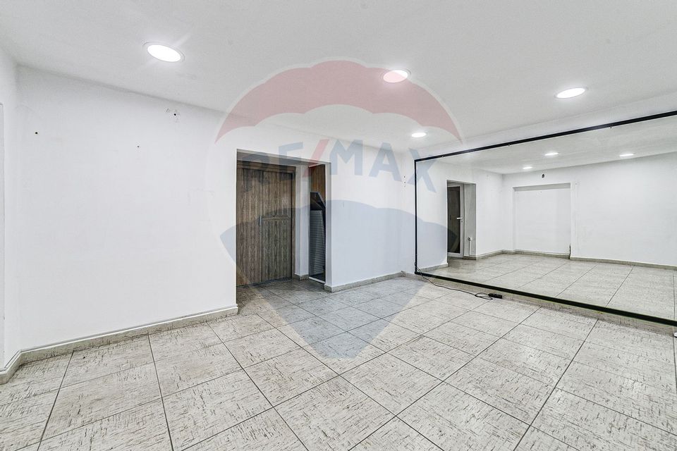 64sq.m Commercial Space for rent, Ultracentral area