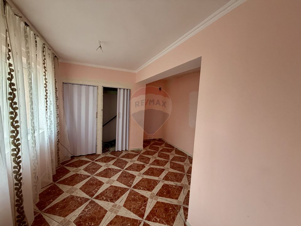 Casă / Vilă cu 8 camere