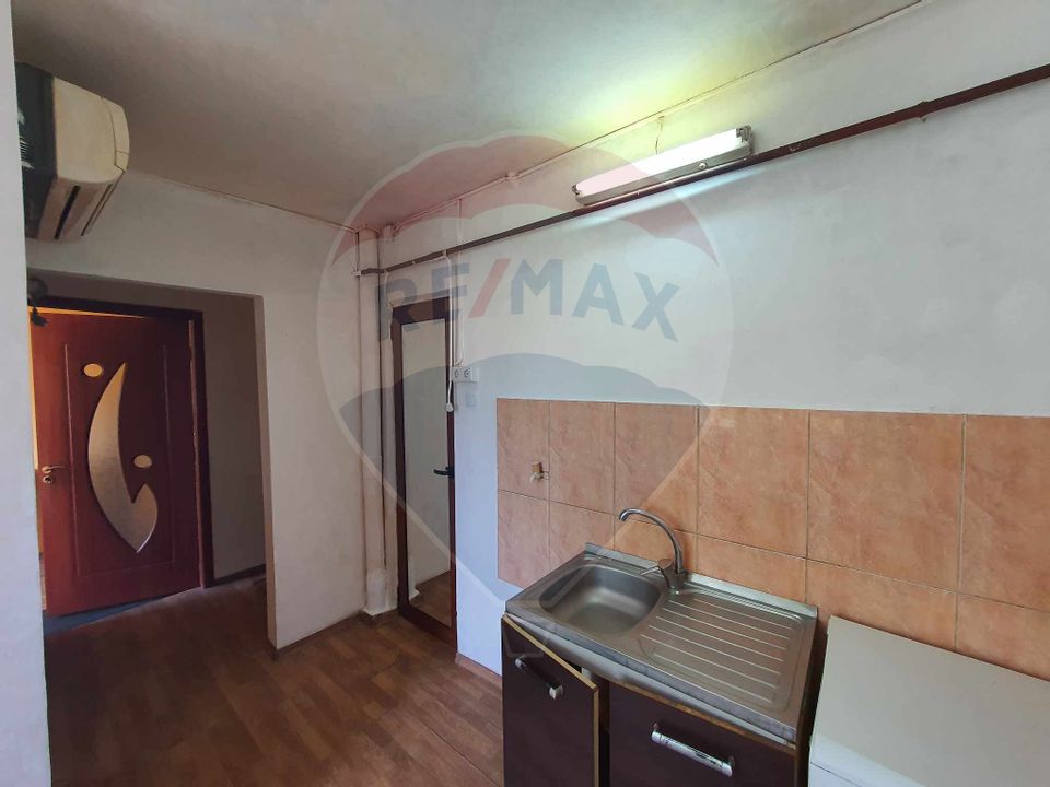 Apartament 2 camere de vanzare la L-uri, in Micro 19