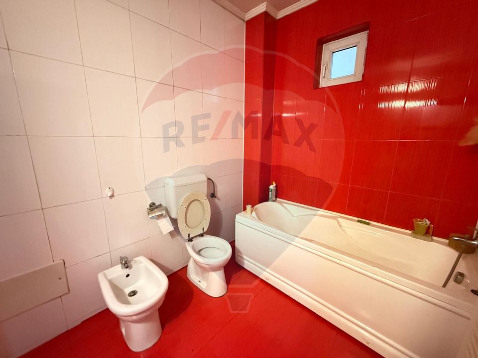 8 room House / Villa for sale