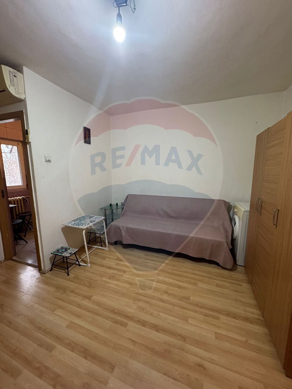 Garsoniera decomandata, etaj1/4,  libera, utilata