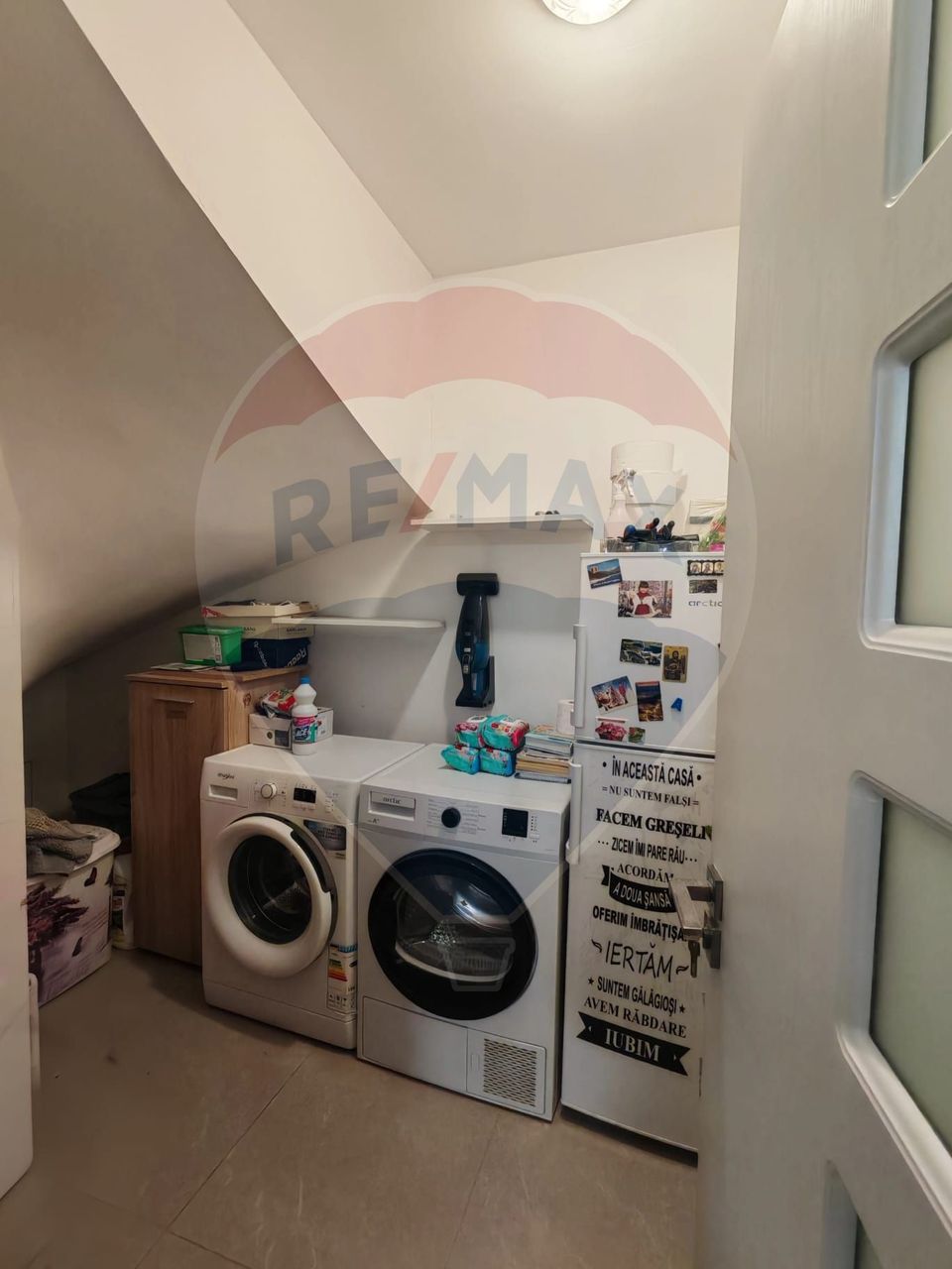 Casă / Vilă cu 4 camere de închiriat