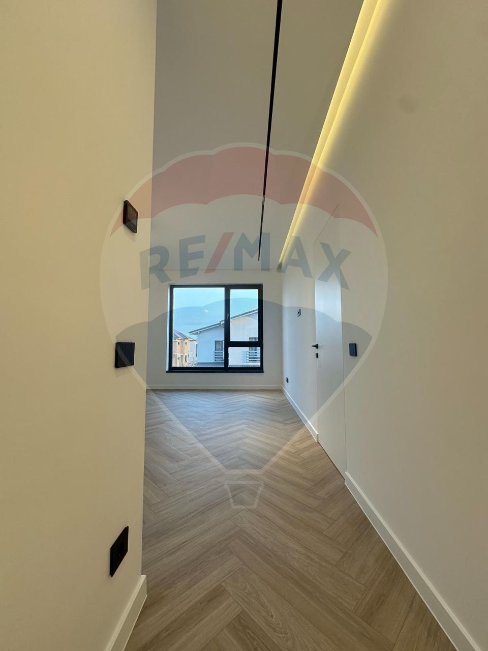 Vila moderna de inchiriat cu 5 camere, prima inchiriere