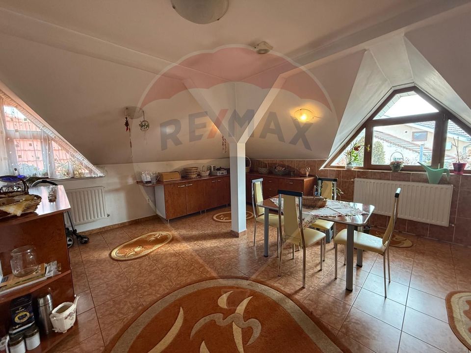 De vânzare  casǎ 5 camere și acces auto Ultracentral