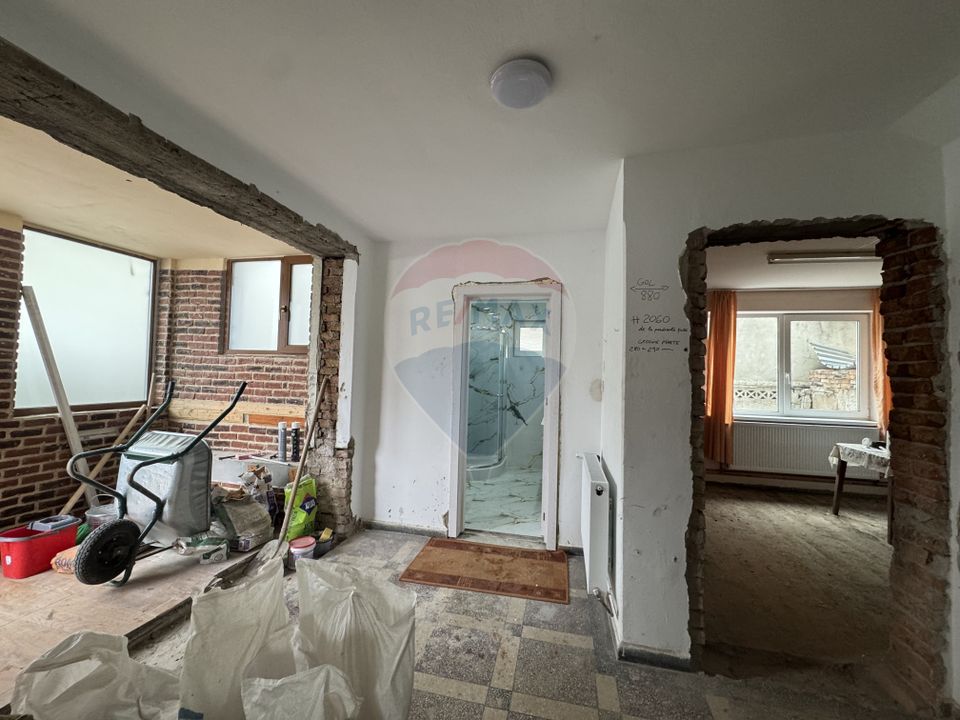 Casă duplex în centrul orasului, cu acces auto