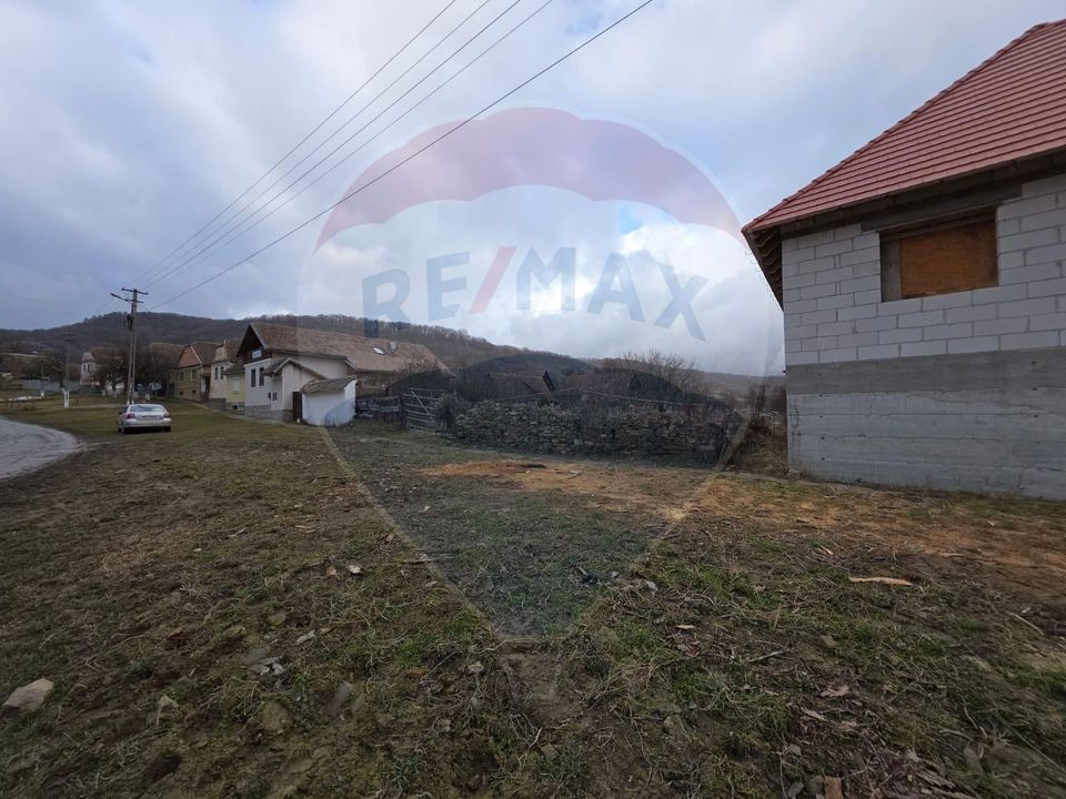 DE VANZARE Teren intr-un colț de Transilvanie autentică