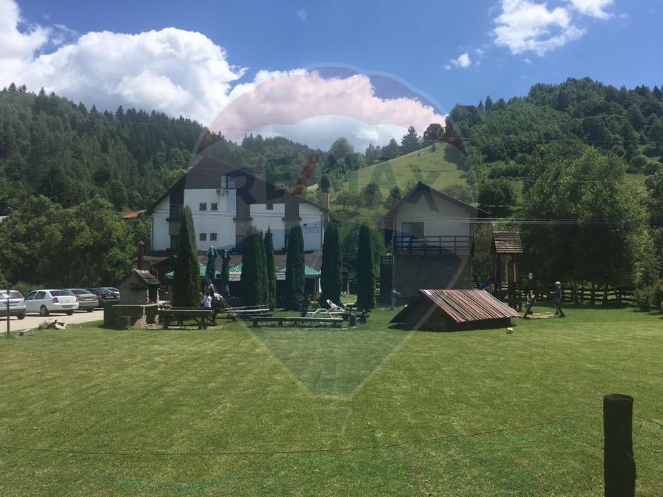 Hotel / Pensiune cu 18 camere de vânzare