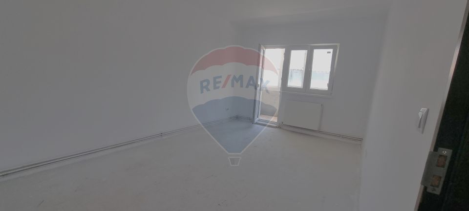 Apartament 3 camere decomandat, renovat, disponibil imediat