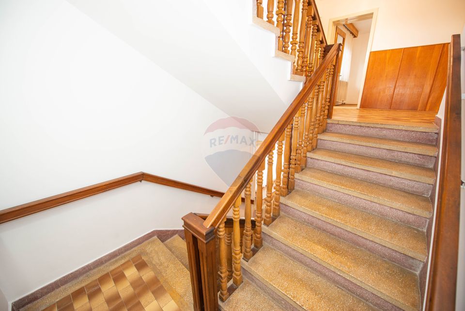 Casa individuala cu 7 camere, de vanzare 250 mp utili,  Buzau