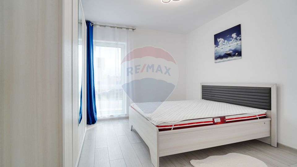 Apartament cu 3 camere de închiriat