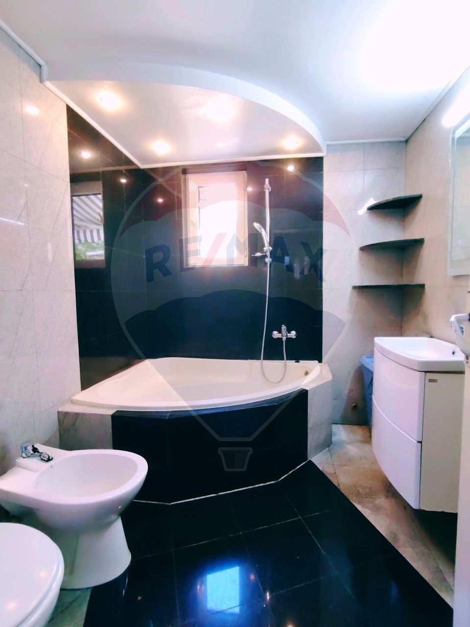 Casa de inchiriat in Centrul Vechi – ideala pentru locuinta sau birou