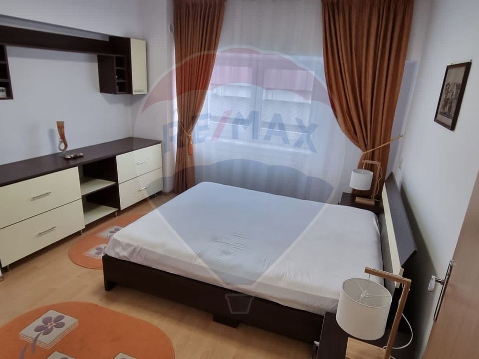 Apartament cu 3 camere de închiriat, strada Stefan cel Mare,zona Mall