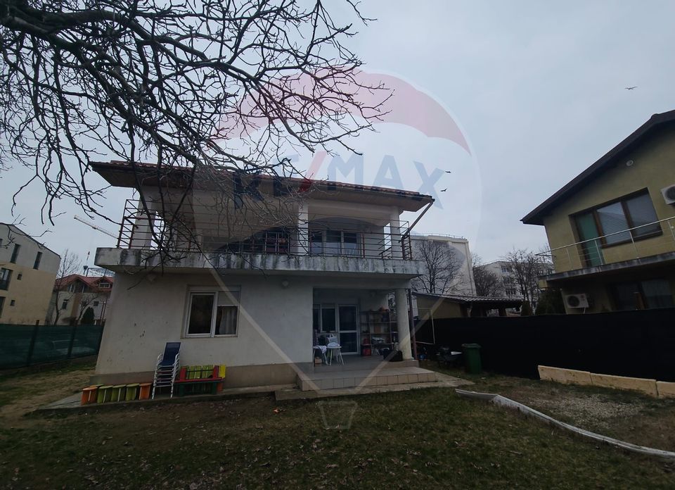 Casă / Vilă cu 6 camere de vânzare în zona Ozana-Pallady