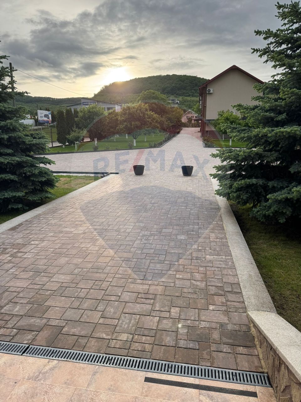 16 room Hotel / Pension for sale