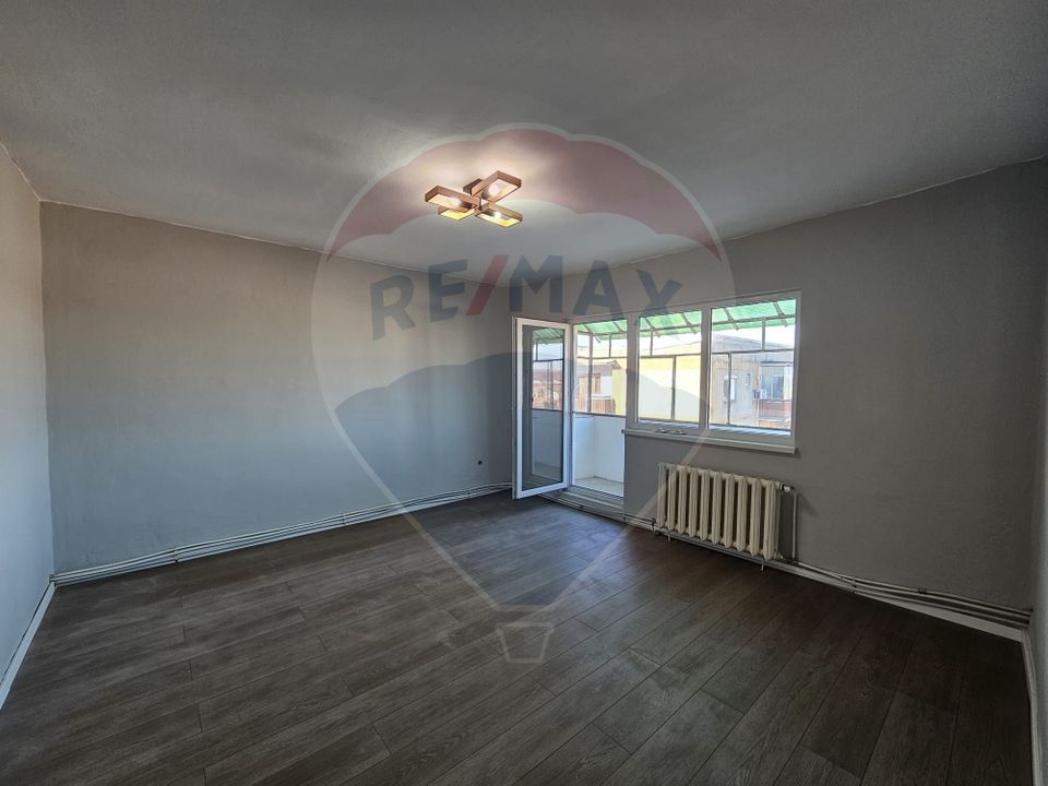 Apartament cu 3 camere de vânzare